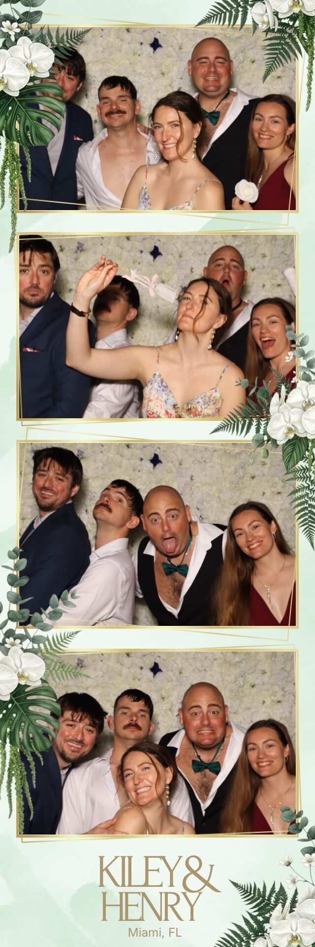 Invitados de la boda en una tira de cabina de fotos estilo vintage