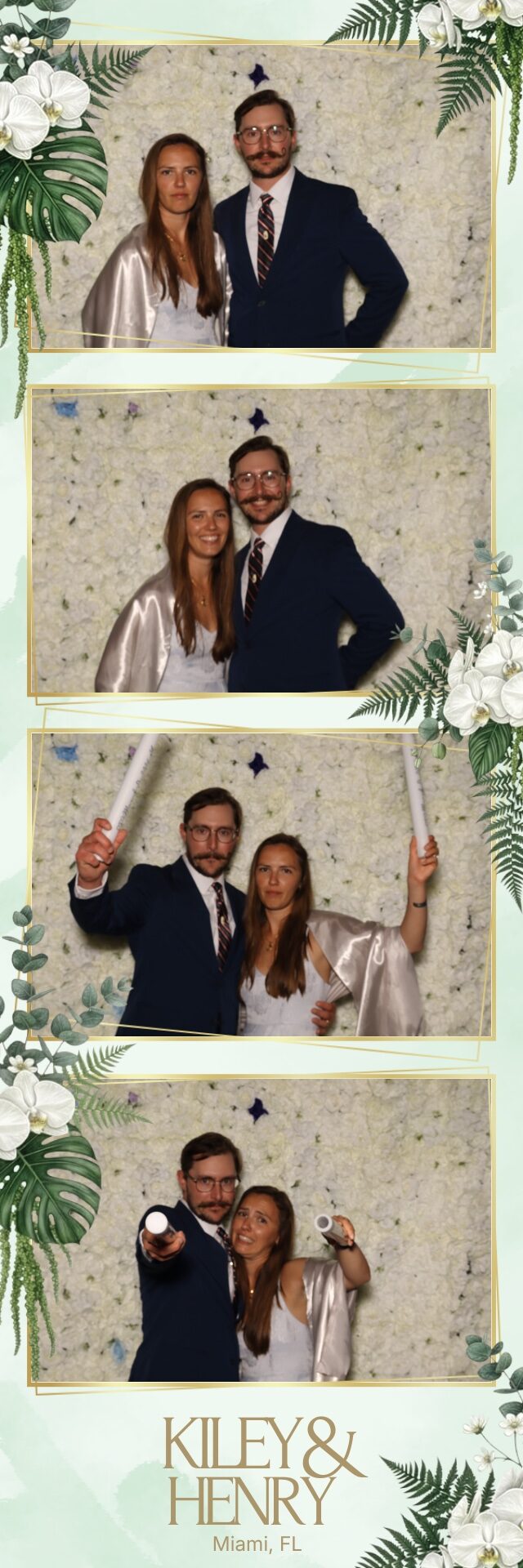 Recuerdo de la tira clásica de la cabina de fotos de la pareja