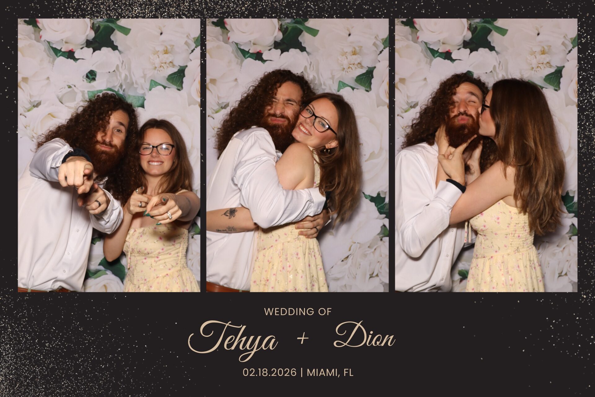 Diseño de cabina de fotos personalizado y elegante en los colores de la boda