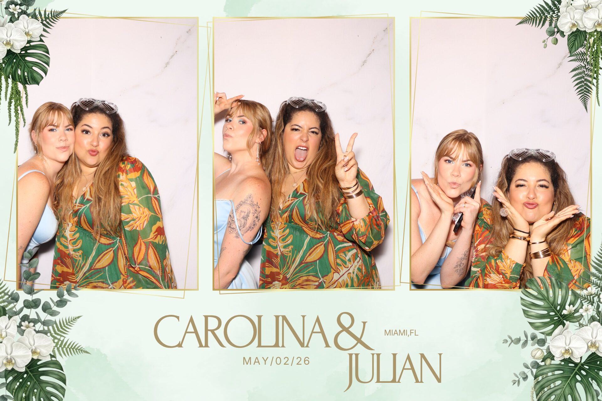 Diseño de cabina de fotos personalizado con la marca del lugar